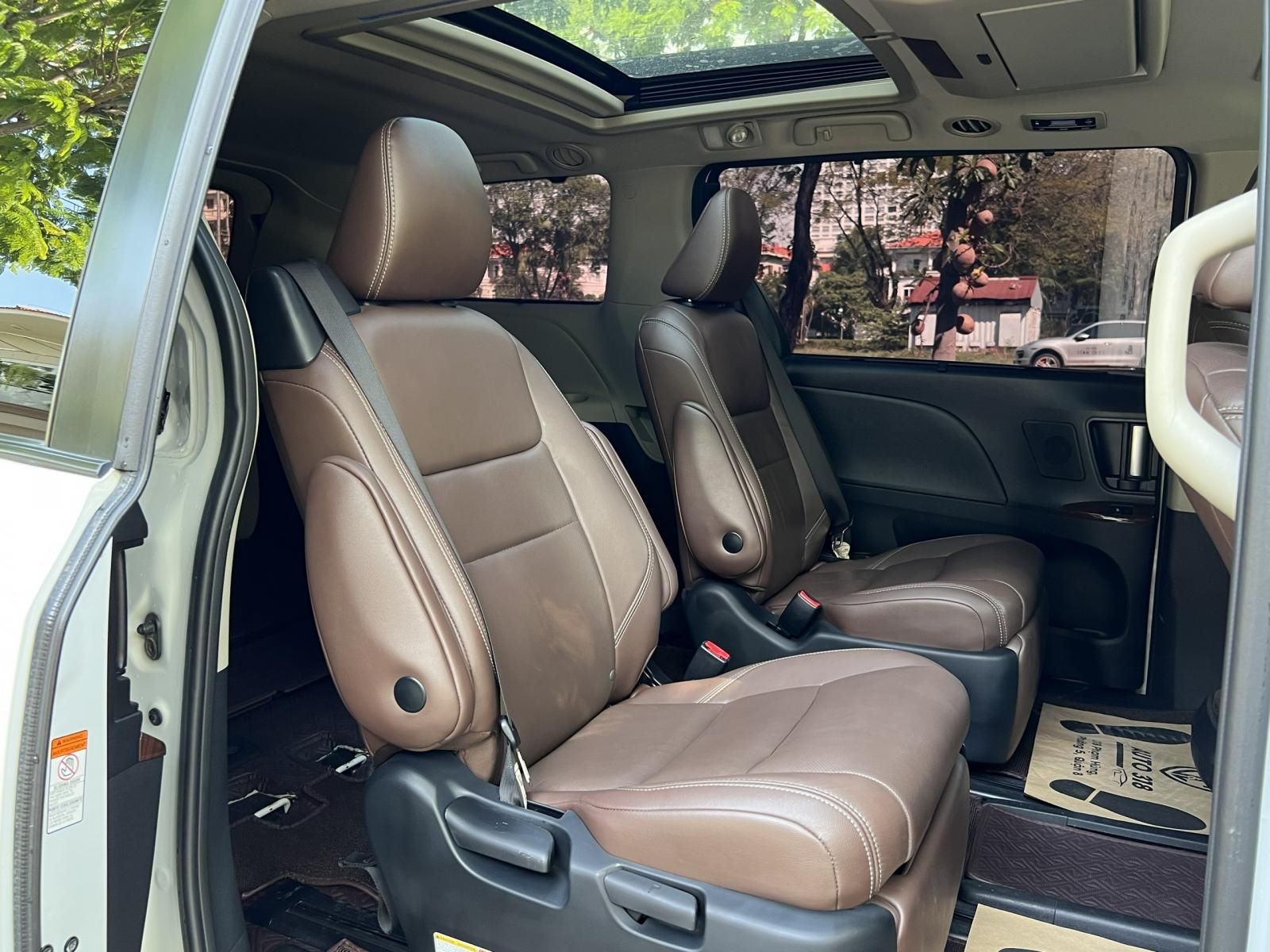 Toyota Sienna 2018 - Lăn bánh 5 vạn