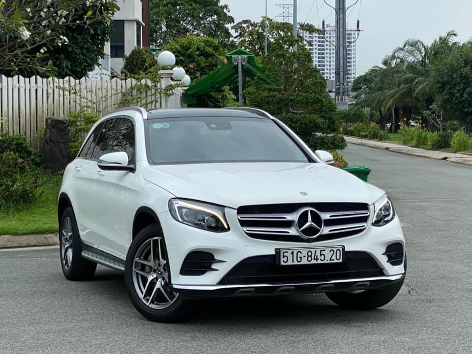 Mercedes-Benz GLC 300 2018 - Màu trắng, nội thất kem