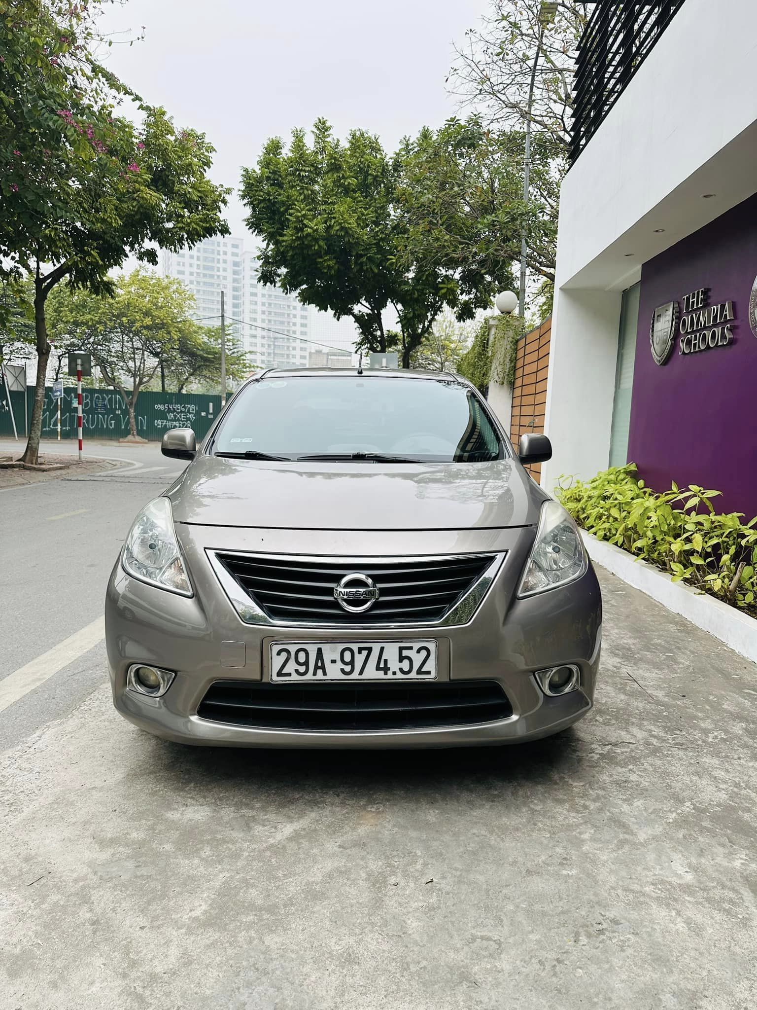 Nissan Sunny 2013 - Màu xám