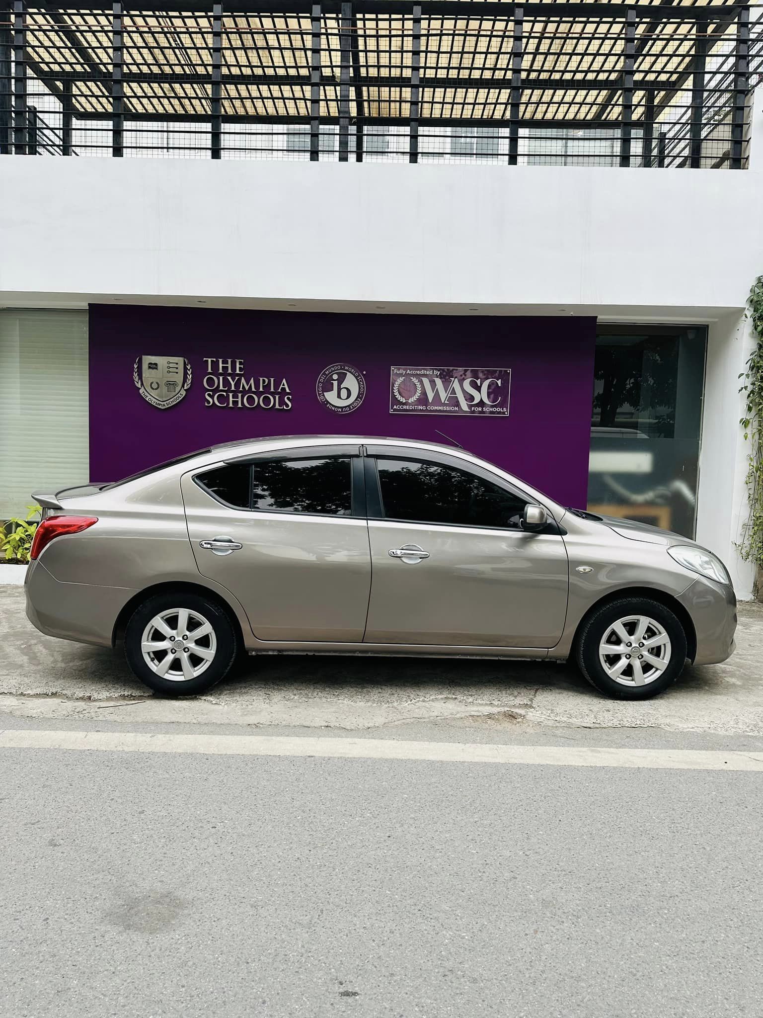 Nissan Sunny 2013 - Màu xám