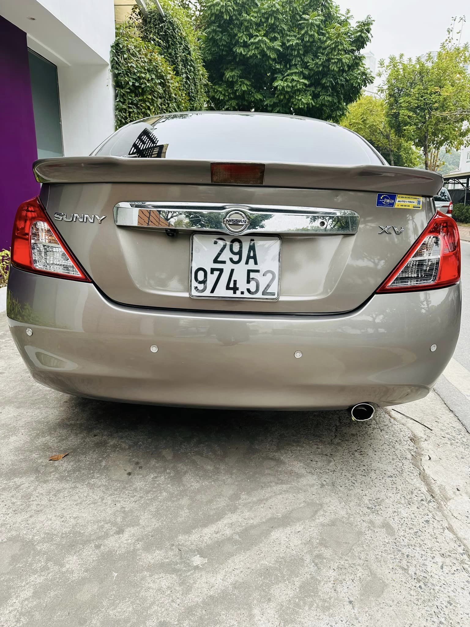 Nissan Sunny 2013 - Màu xám