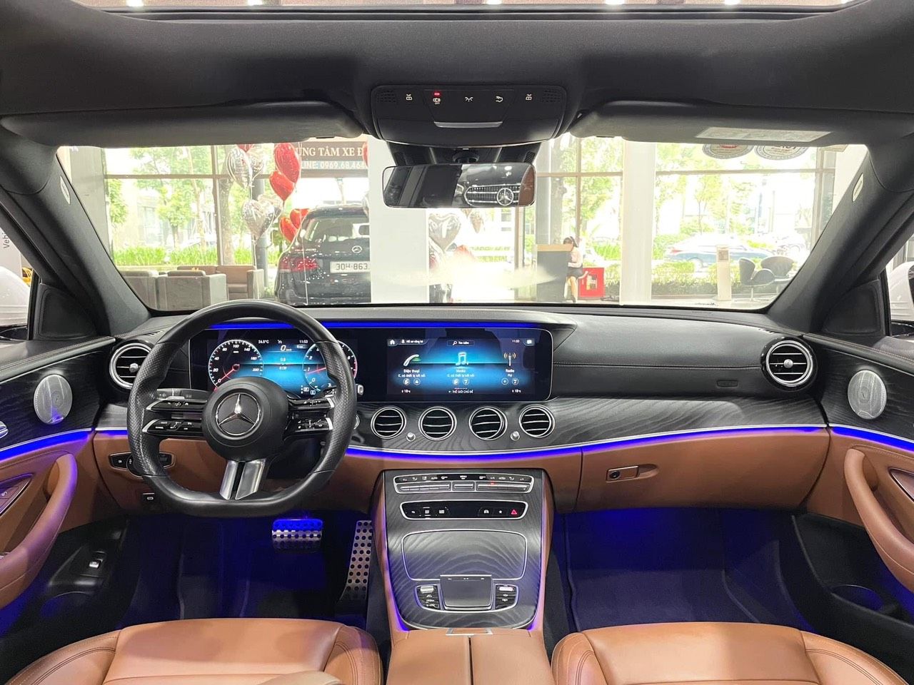 Mercedes-Benz E300 2022 - Màu trắng, giá tốt