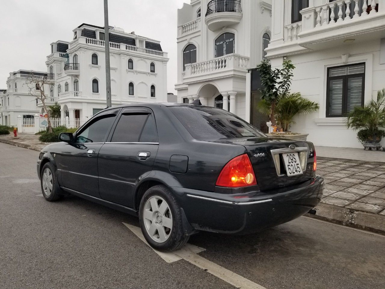 Ford Laser 2002 - Nội thất đẹp lung linh