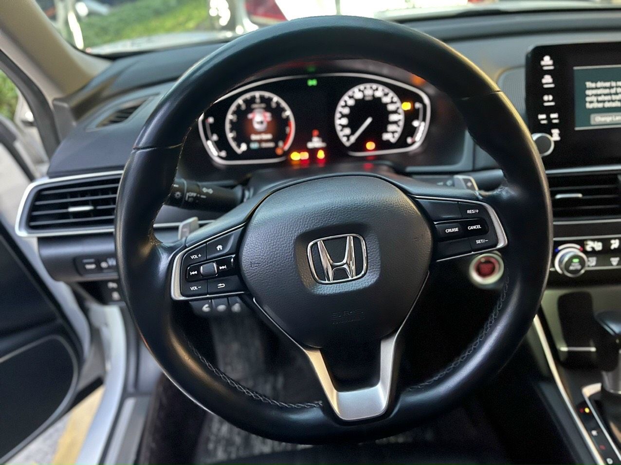 Honda Accord 2020 - Chỉ cần 300 triệu sở hữu ngay xe nhập Honda Accord Turbo màu trắng, giá 920 triệu