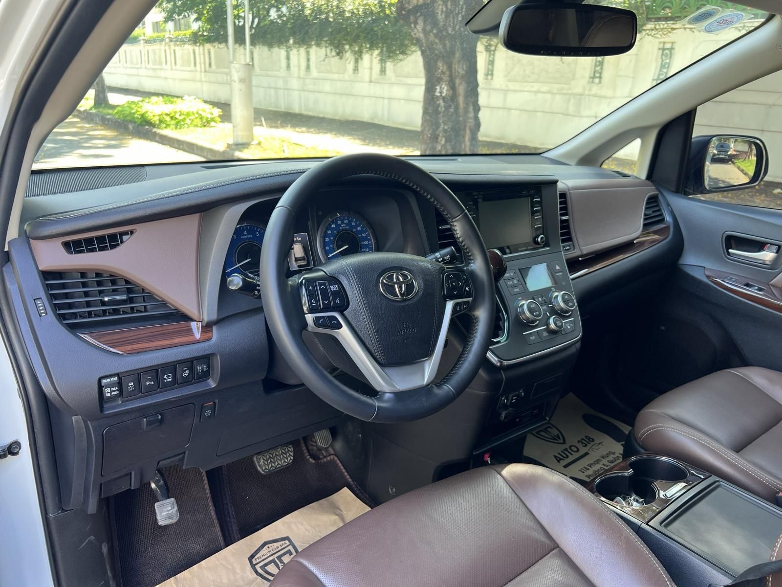 Toyota Sienna 2018 - Lăn bánh 5 vạn