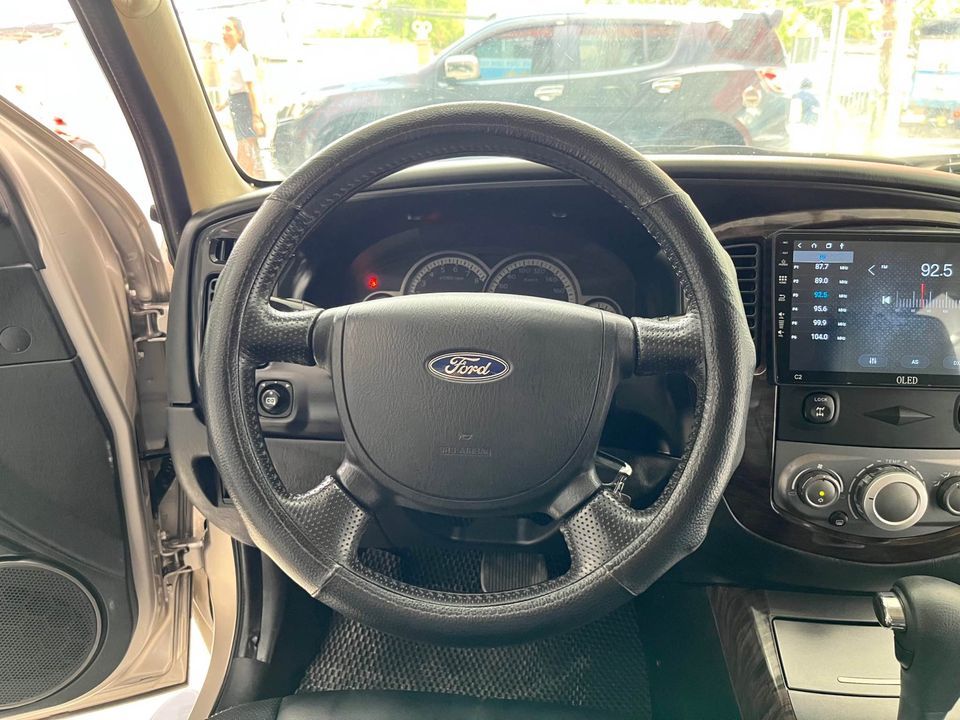 Ford Escape 2009 - Màu bạc, giá 345tr