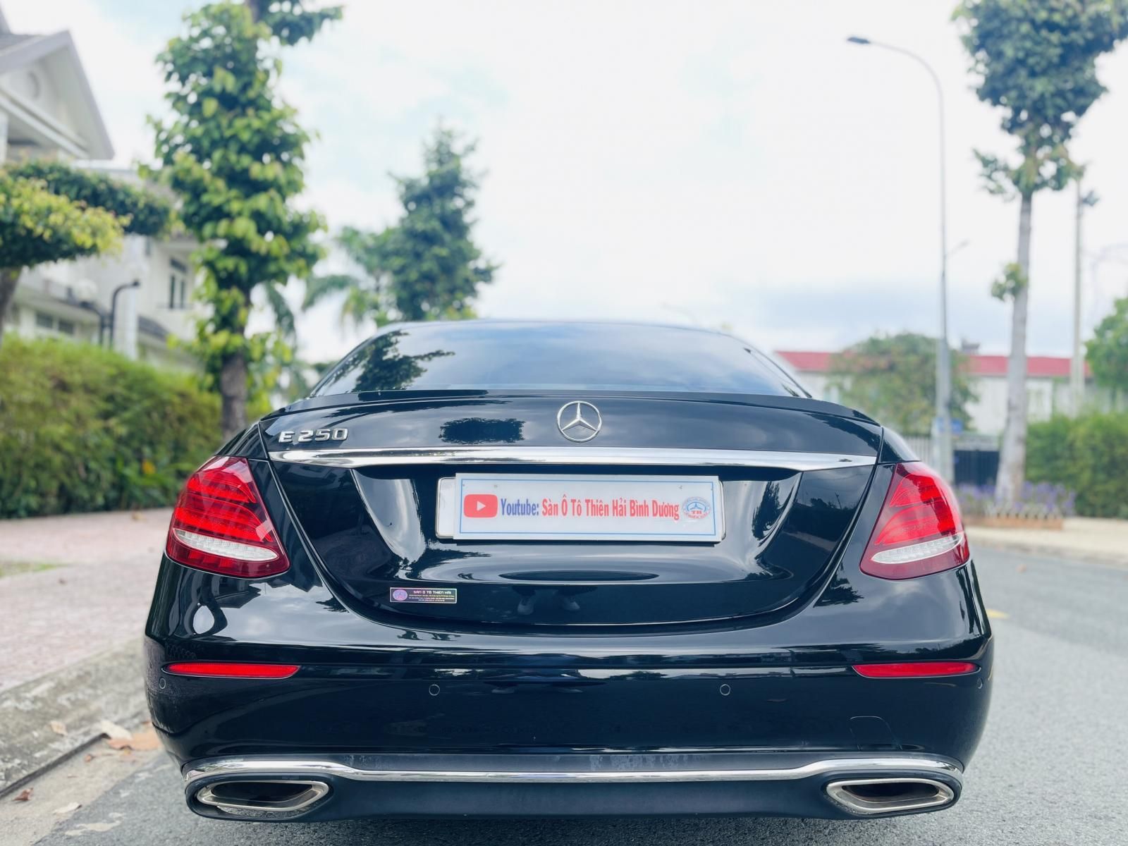 Mercedes-Benz E250 2016 - Nội thất đen cực mới - Model 2017