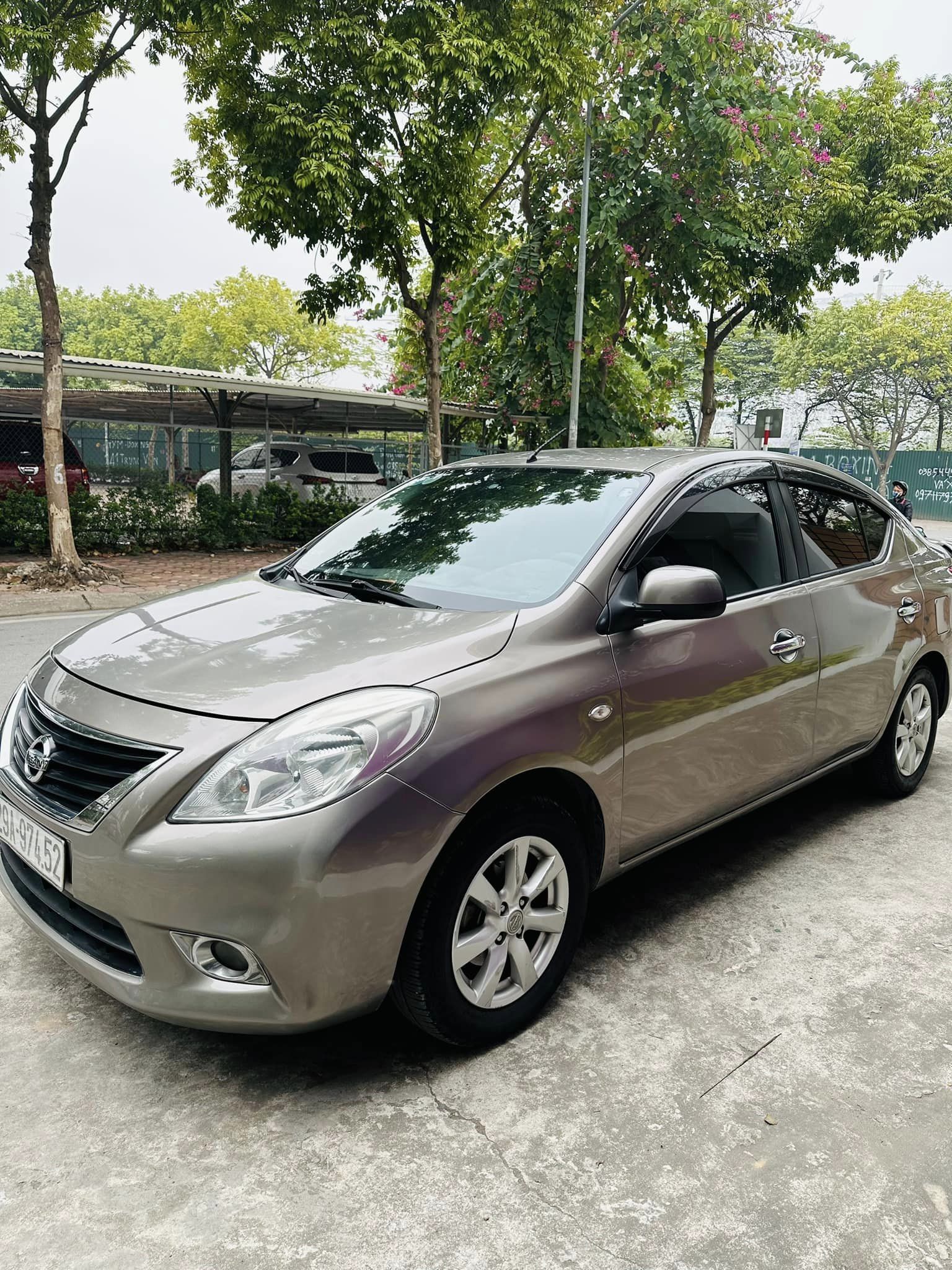 Nissan Sunny 2013 - Màu xám