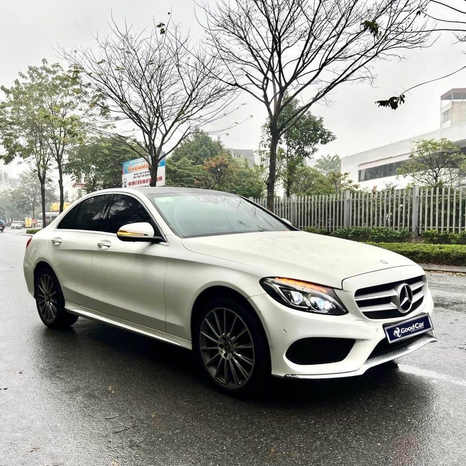 Mercedes-Benz C300 2017 - Màu trắng, xe nhập