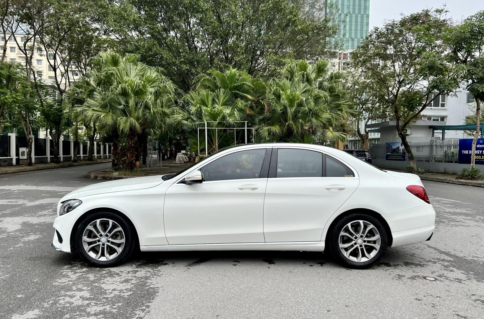 Mercedes-Benz C200 2015 - Bán xe màu trắng