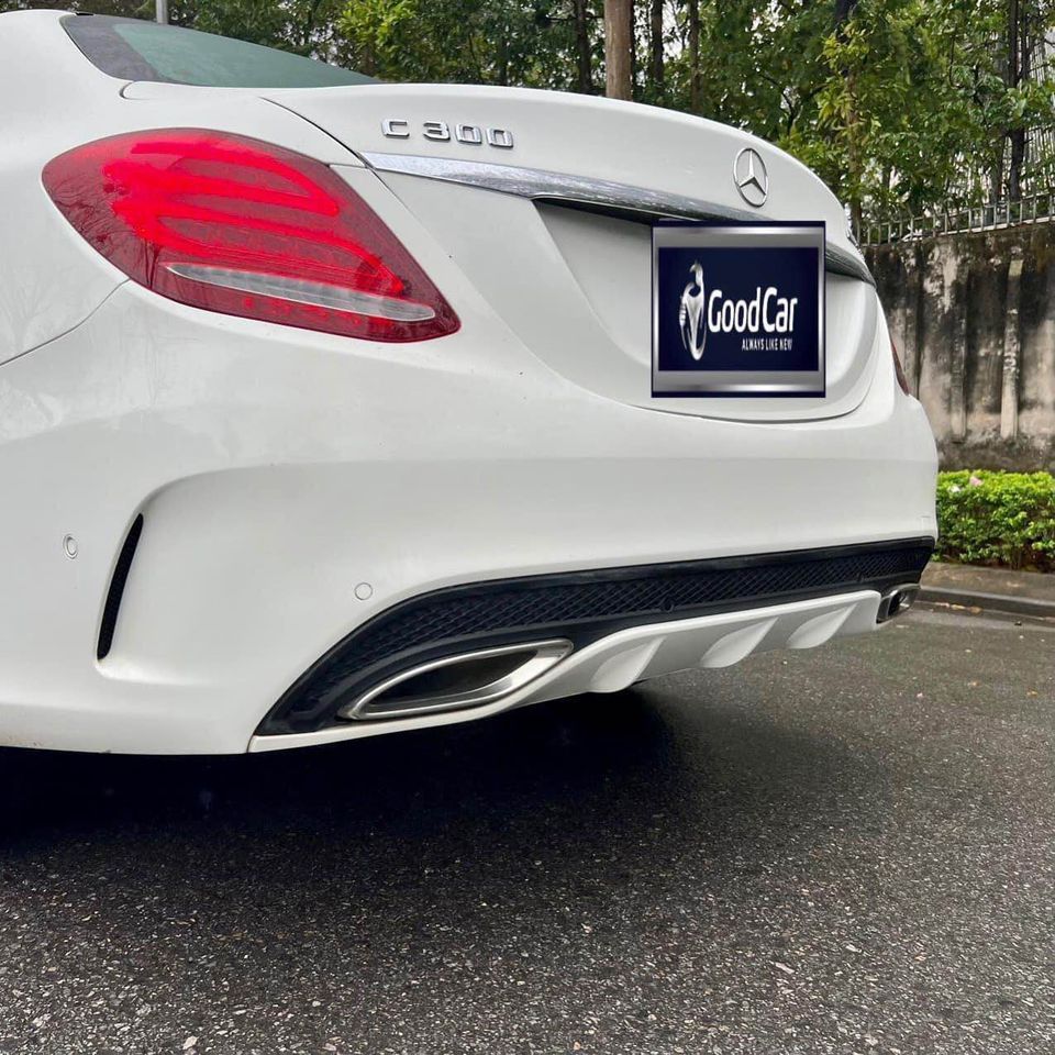 Mercedes-Benz C300 2017 - Màu trắng, xe nhập