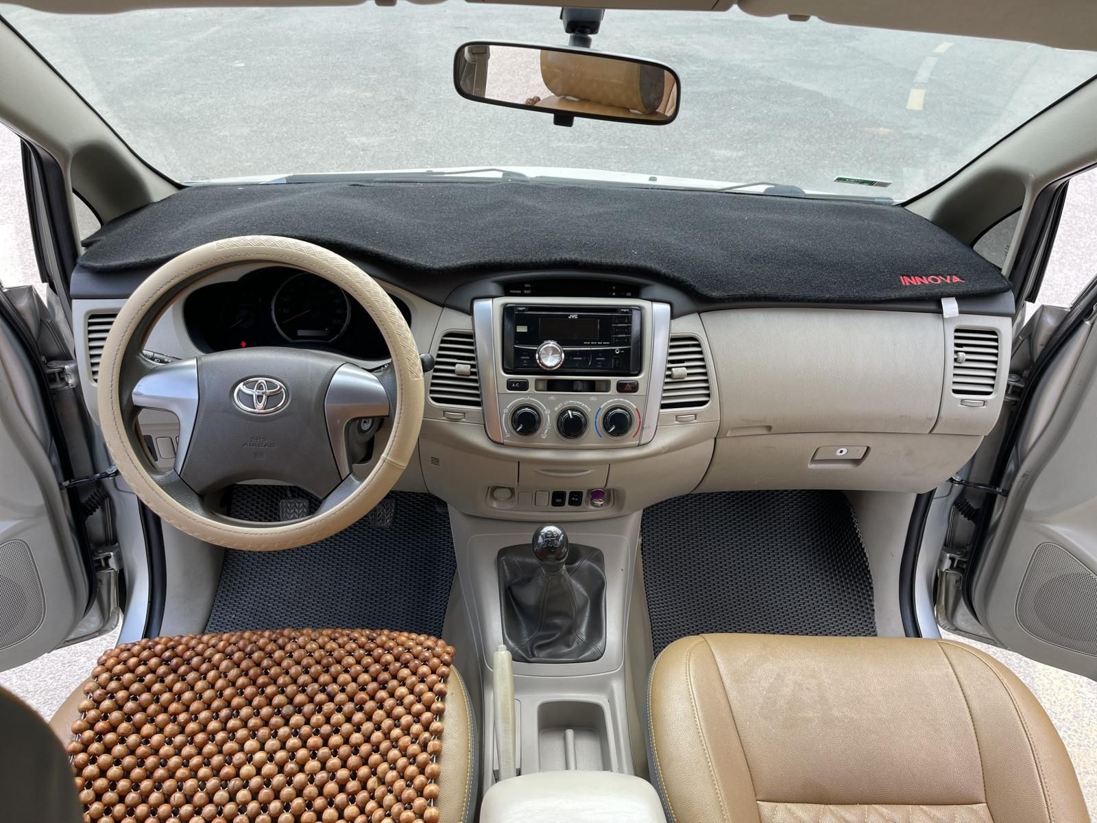 Toyota Innova 2015 - Form lazang phay, đèn gánh, nội thất kem - Chính chủ - Xe đẹp không lỗi nhỏ