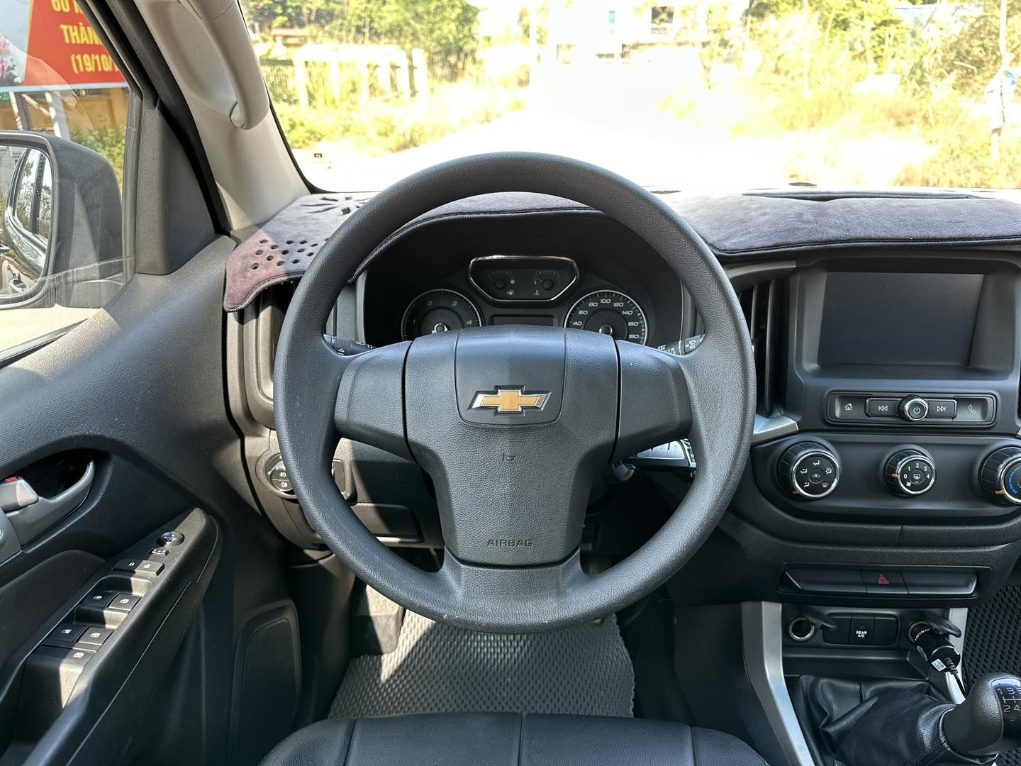 Chevrolet Trailblazer 2018 - Số sàn, máy dầu, màu đen, còn mới keng