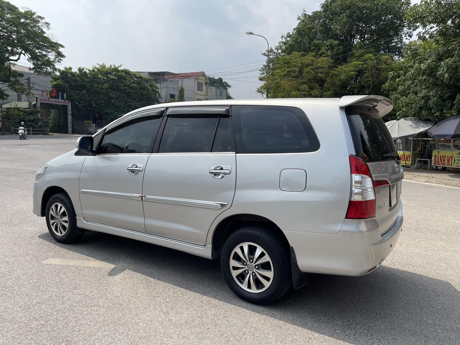 Toyota Innova 2015 - Form lazang phay, đèn gánh, nội thất kem - Chính chủ - Xe đẹp không lỗi nhỏ