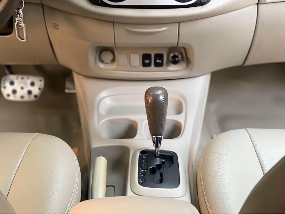 Toyota Innova 2012 - Số tự động, bản G, màu bạc