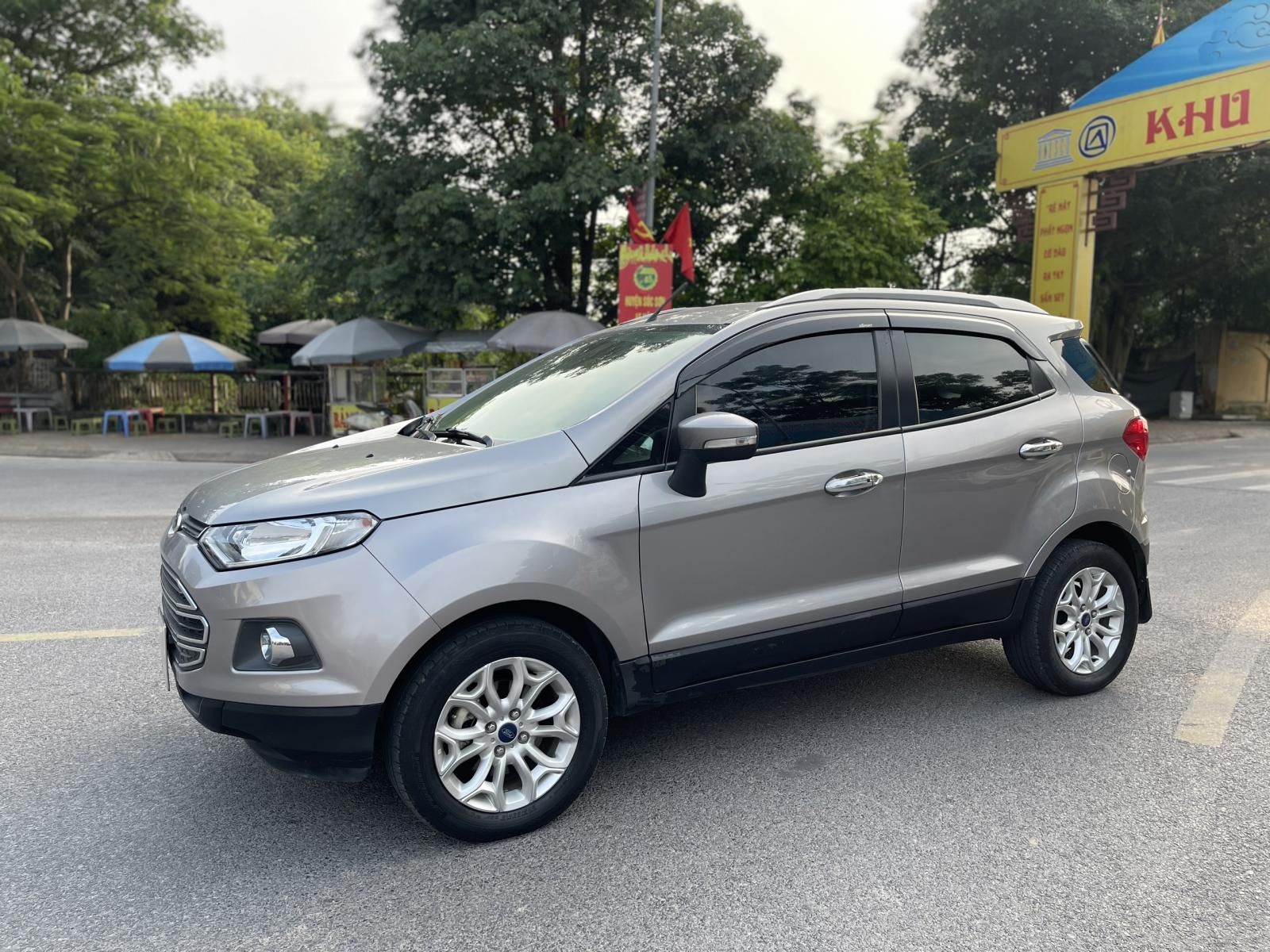 Ford EcoSport 2015 - Bản cao cấp, đủ kịch đồ, chủ xe đã vào full đồ chơi. Xe chất lượng cao