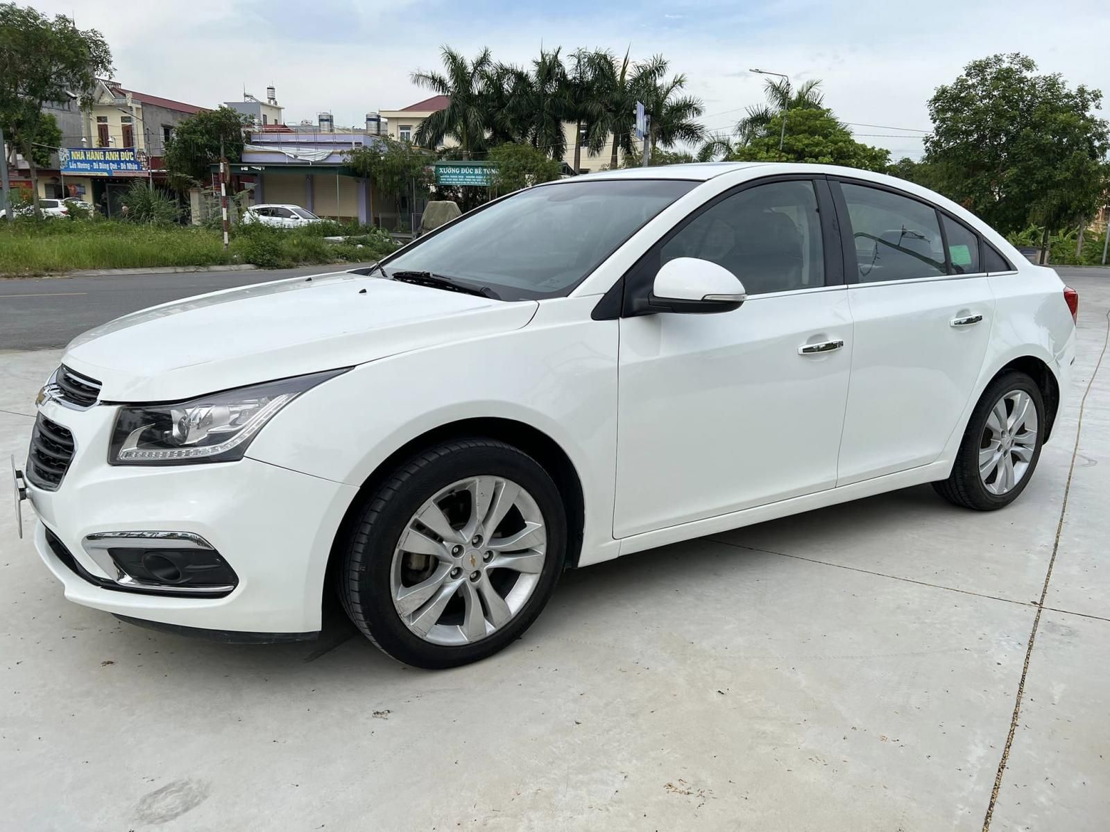 Chevrolet Cruze 2017 - Xe màu đen, 360 triệu