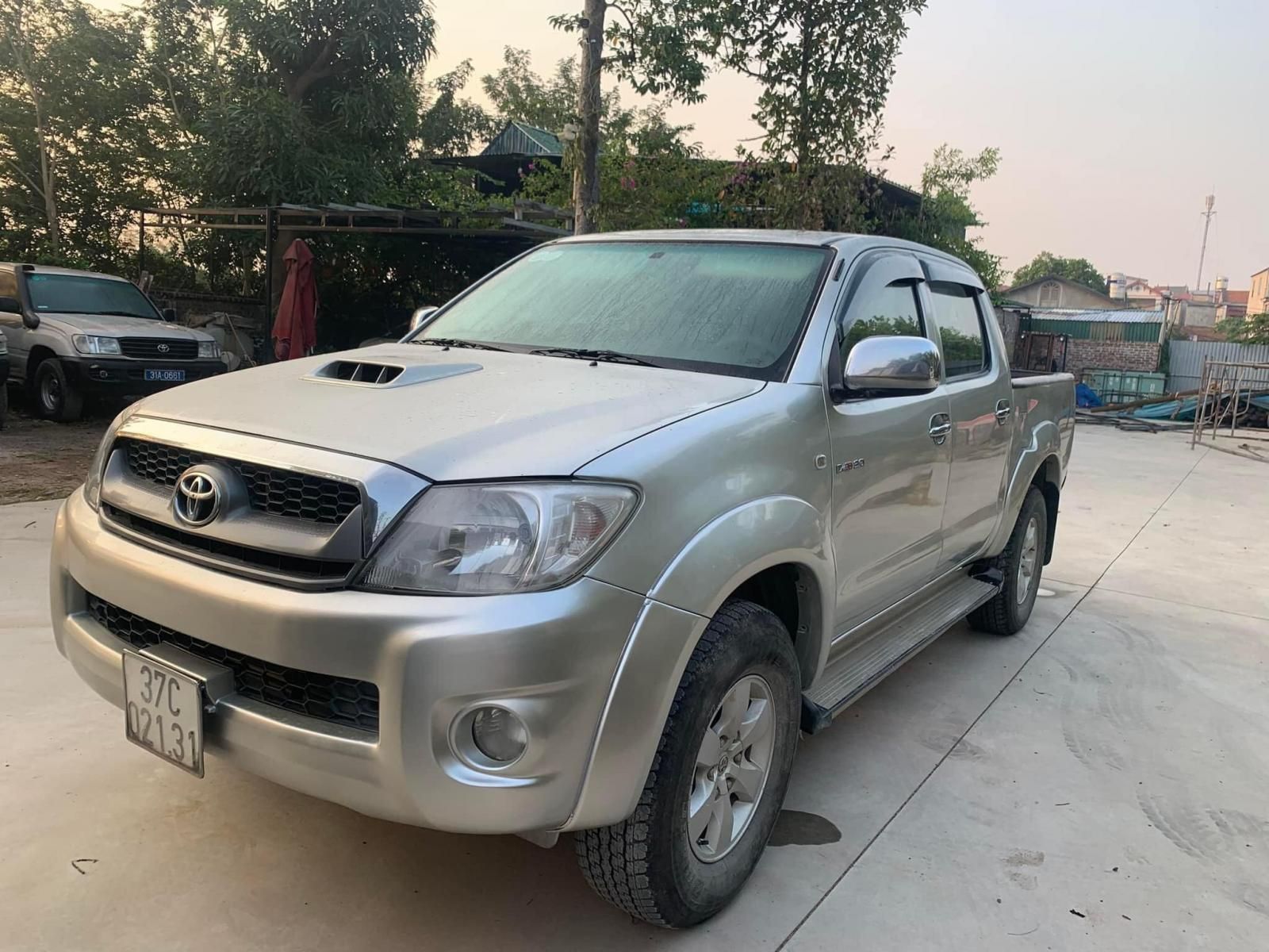 Toyota Hilux 2011 - Xe màu bạc, 328 triệu