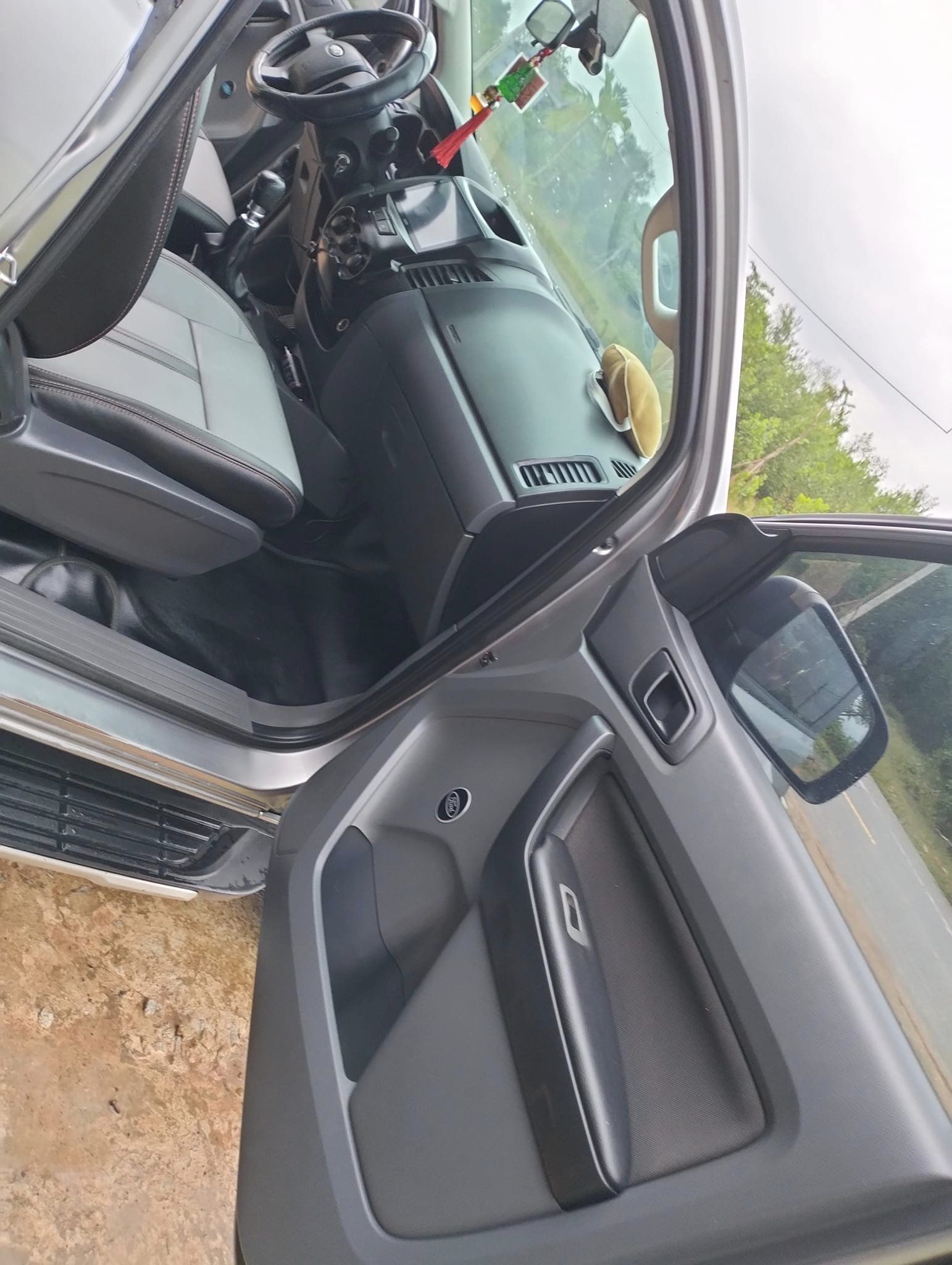 Ford Ranger 2016 - Xe màu bạc số sàn giá hữu nghị