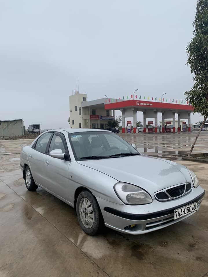 Daewoo Nubira 2002 - Màu bạc giá hữu nghị