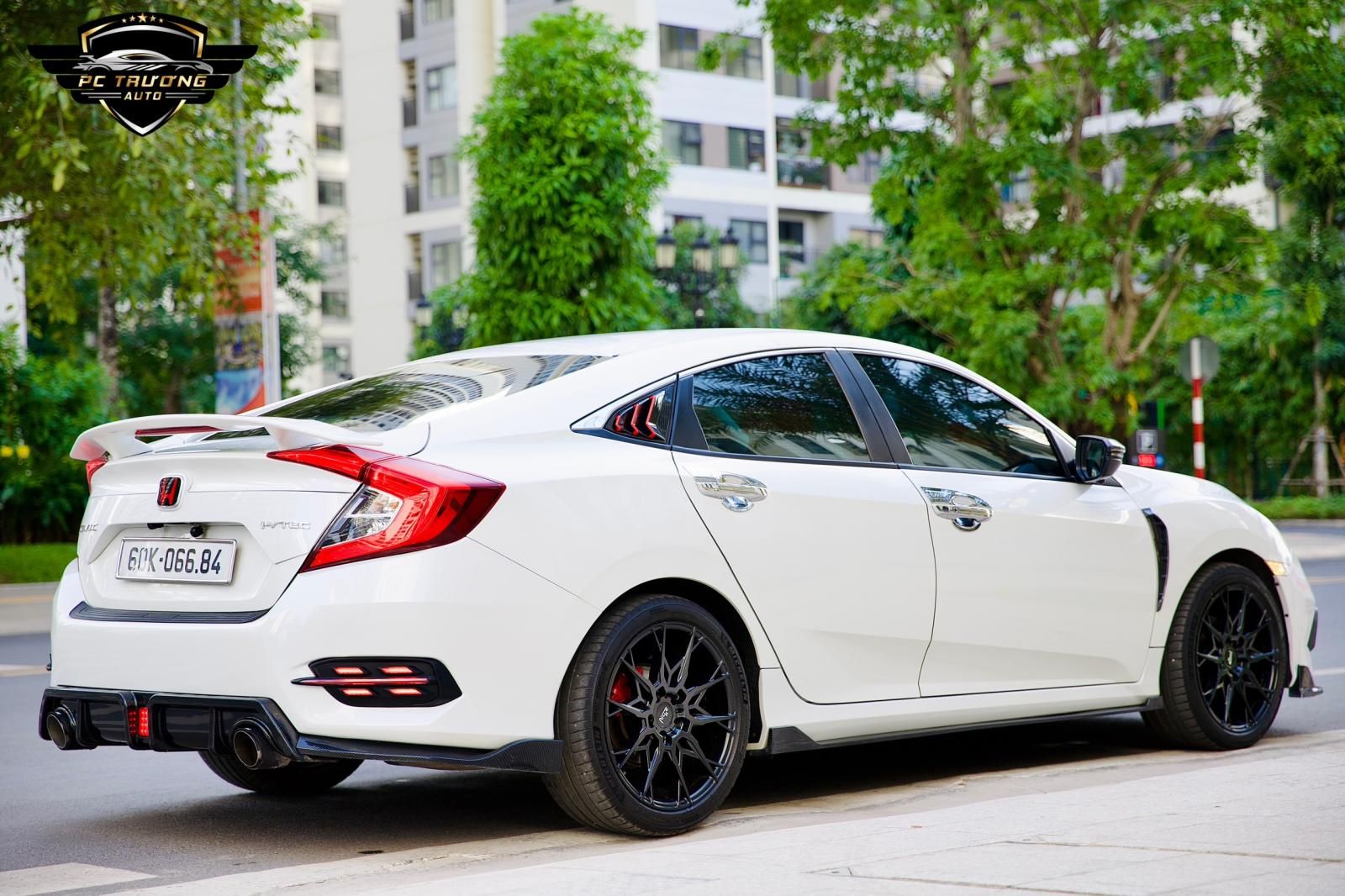 Honda Civic 2021 - Nhập Thái, odo: Chỉ mới 5.000km, lên 150tr tiền đồ chơi xịn, cực siêu mới