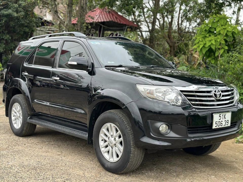 Toyota Fortuner 2013 - Xe màu đen, 498 triệu