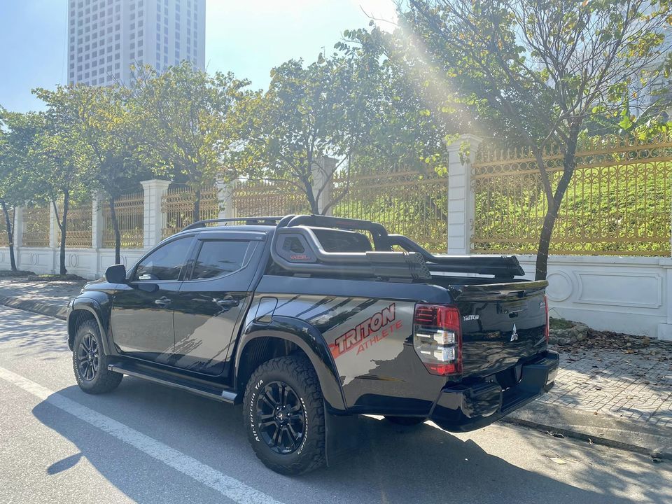 Mitsubishi Triton 2021 - Xe màu đen, 799 triệu