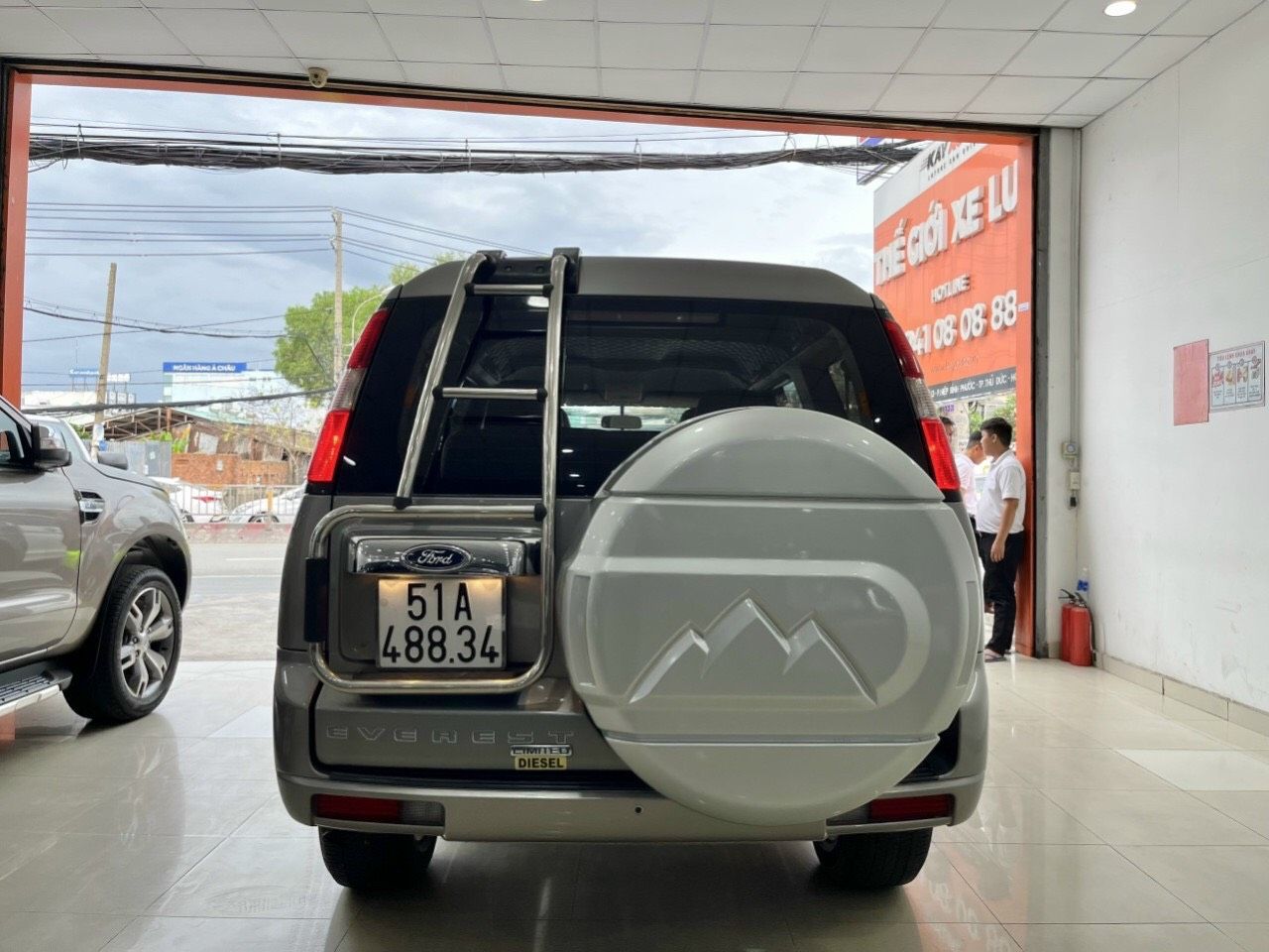 Ford Everest 2013 - Màu bạc, xe nhập