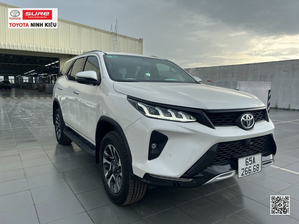 Toyota Fortuner 2020 - Xe màu trắng