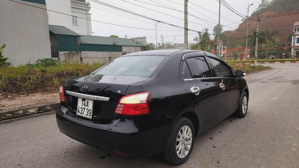 Toyota Vios 2011 - Xe màu đen