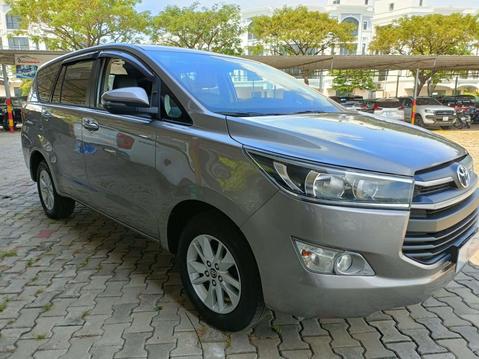 Toyota Innova 2018 - Màu xám số sàn