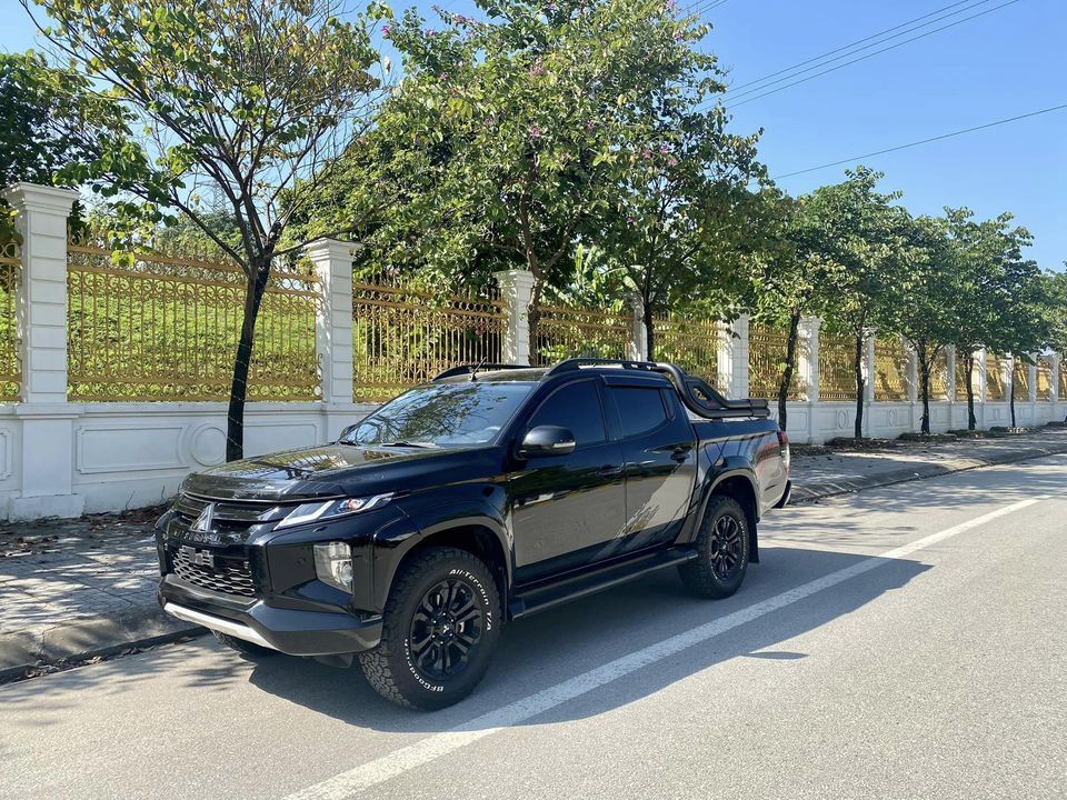 Mitsubishi Triton 2021 - Xe màu đen, 799 triệu