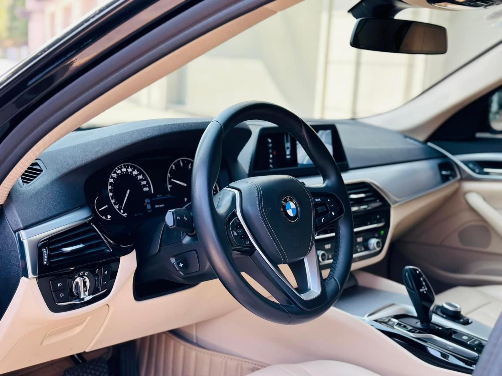 BMW 520i 2018 - Xe màu đen