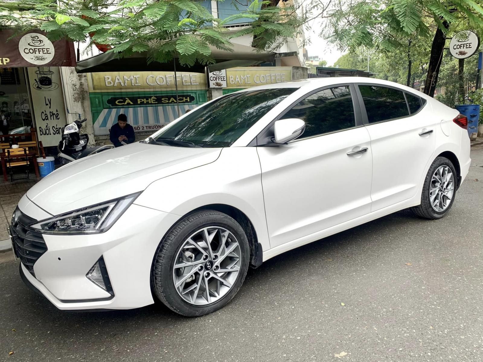 Hyundai Elantra 2022 - Xe màu trắng