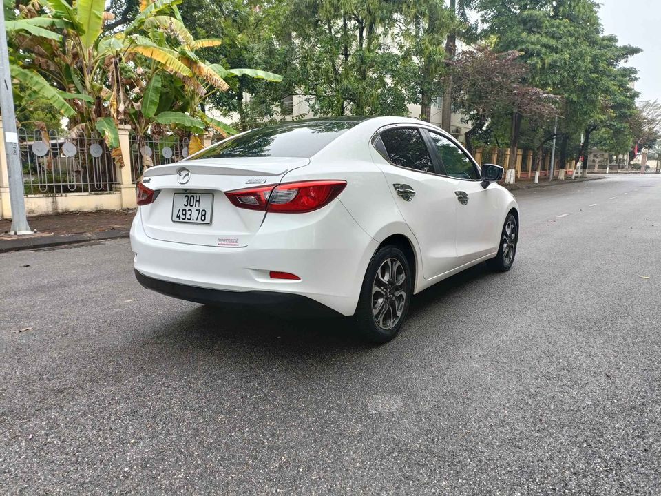 Mazda 2 2016 - Xe màu trắng, giá 370tr