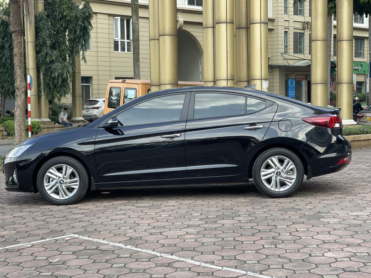 Hyundai Elantra 2021 - Lốp theo xe cả giàn, sơ cua chưa chạm đất