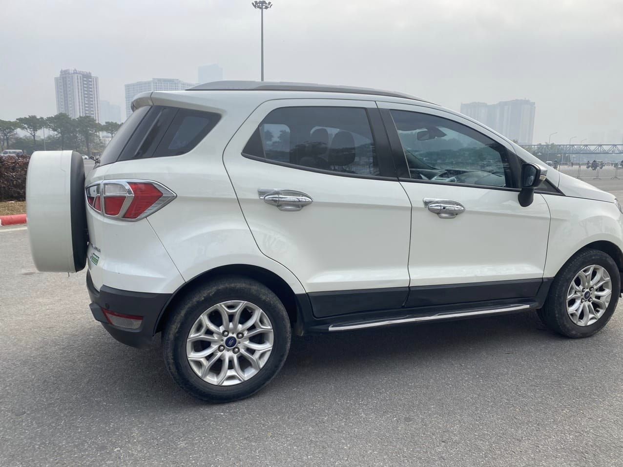 Ford EcoSport 2014 - Xe màu trắng