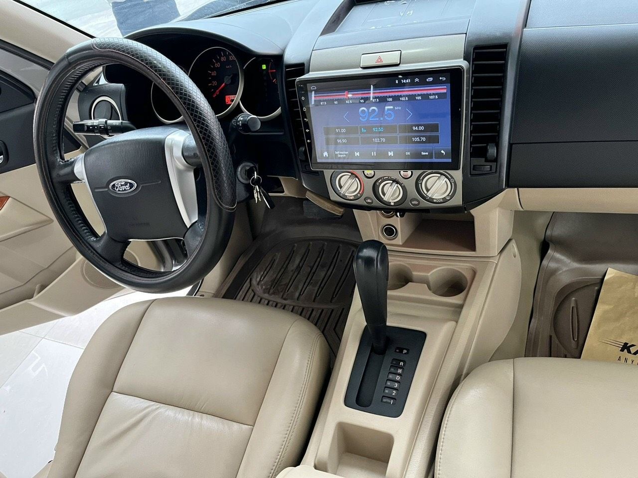 Ford Everest 2013 - Màu bạc, xe nhập