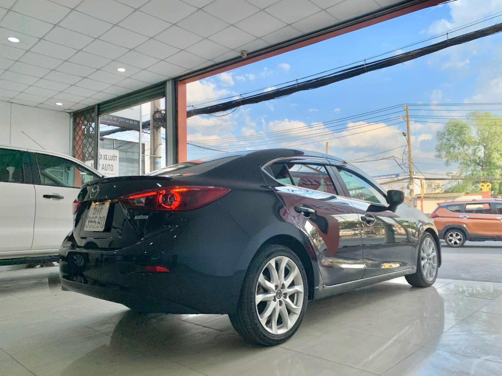 Mazda 3 2015 - Màu xanh lam giá ưu đãi