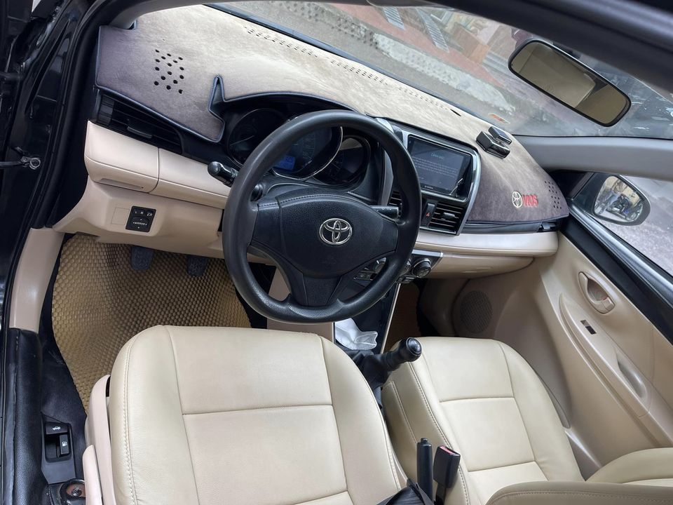 Toyota Vios 2015 - Màu đen số sàn