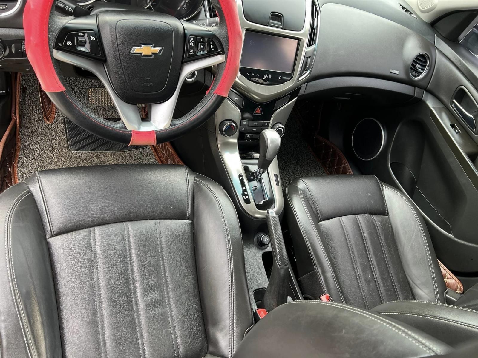 Chevrolet Cruze 2017 - Xe màu đen, 360 triệu