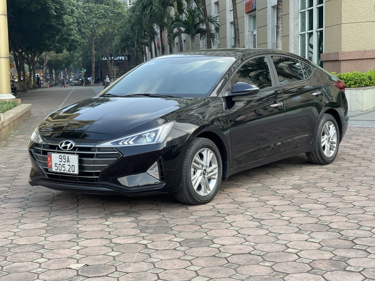 Hyundai Elantra 2021 - Lốp theo xe cả giàn, sơ cua chưa chạm đất