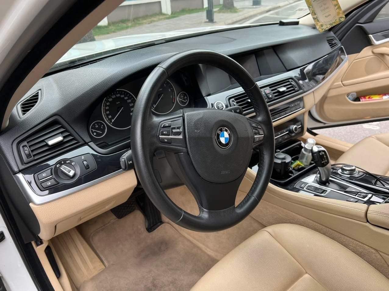 BMW 520i 2012 - Trắng kem, một chủ từ mới, siêu giữ gìn, giá chỉ 645tr