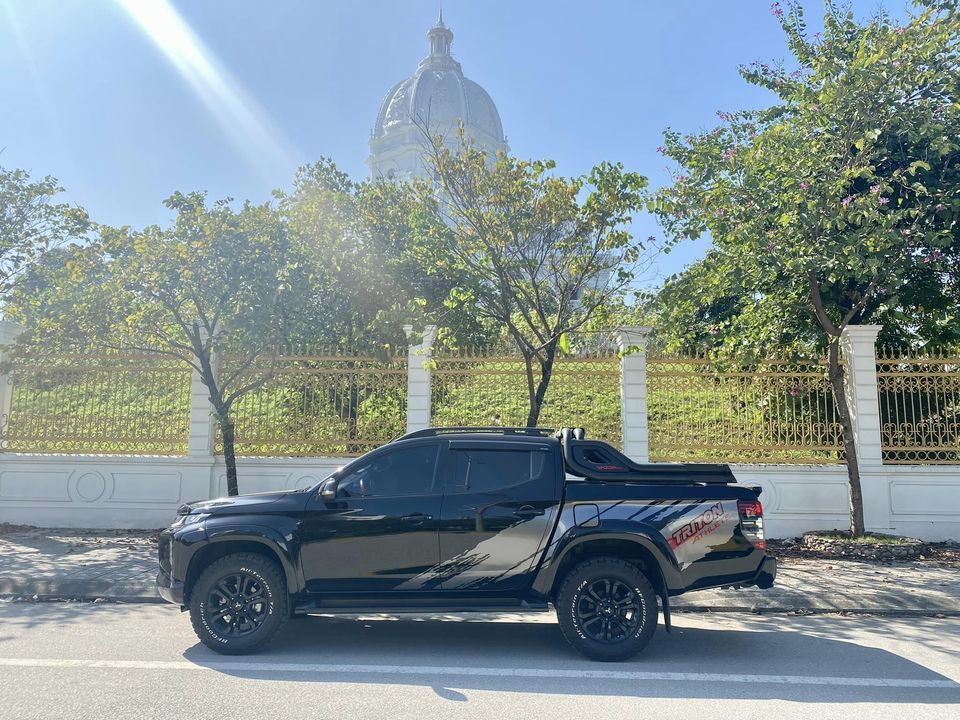 Mitsubishi Triton 2021 - Xe màu đen, 799 triệu