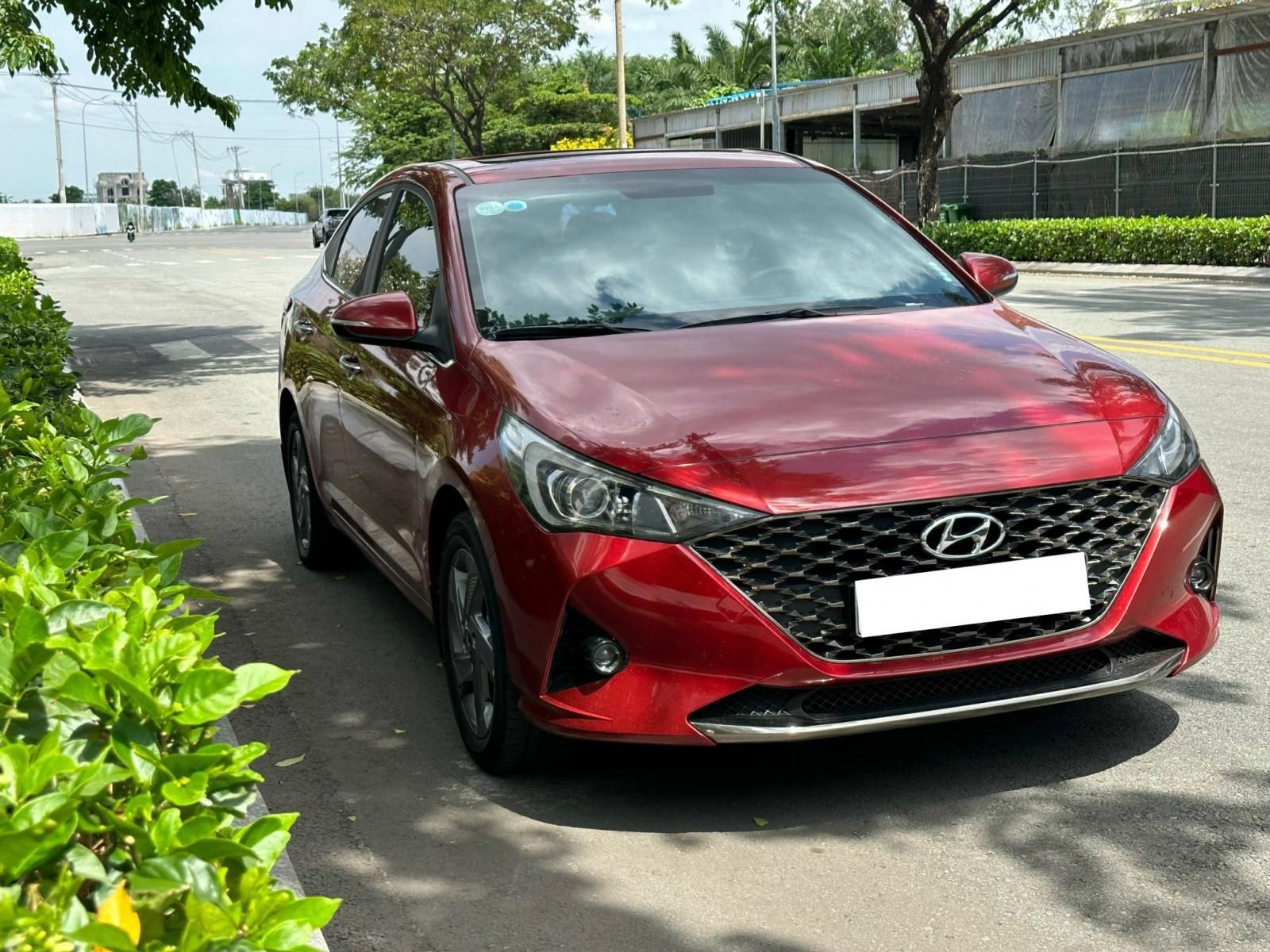 Hyundai Accent 2021 - Màu đỏ, biển số tỉnh