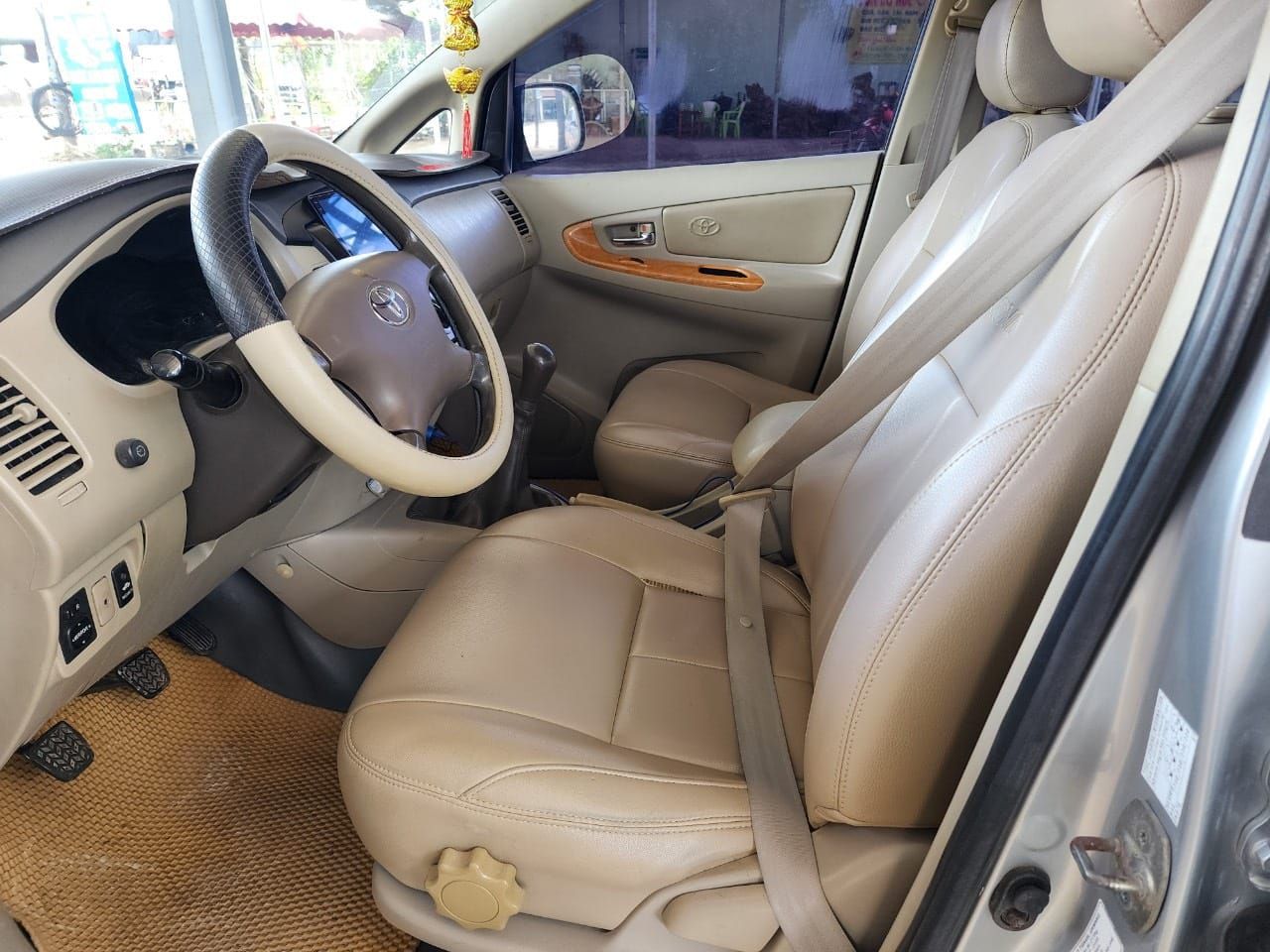 Toyota Innova 2009 - Xe màu bạc