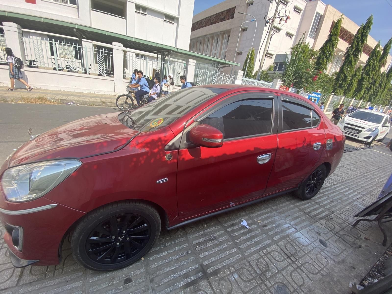 Mitsubishi Attrage 2019 - Màu đỏ, xe nhập xe gia đình