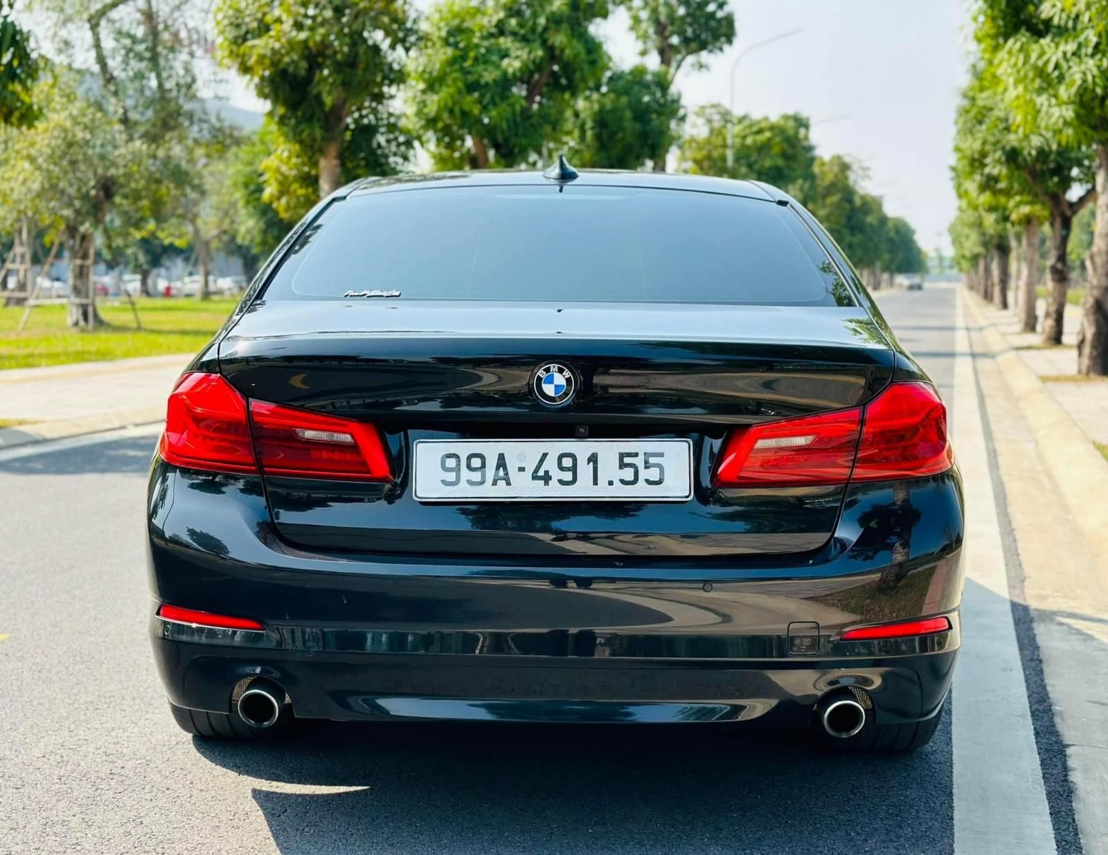 BMW 520i 2018 - Xe màu đen