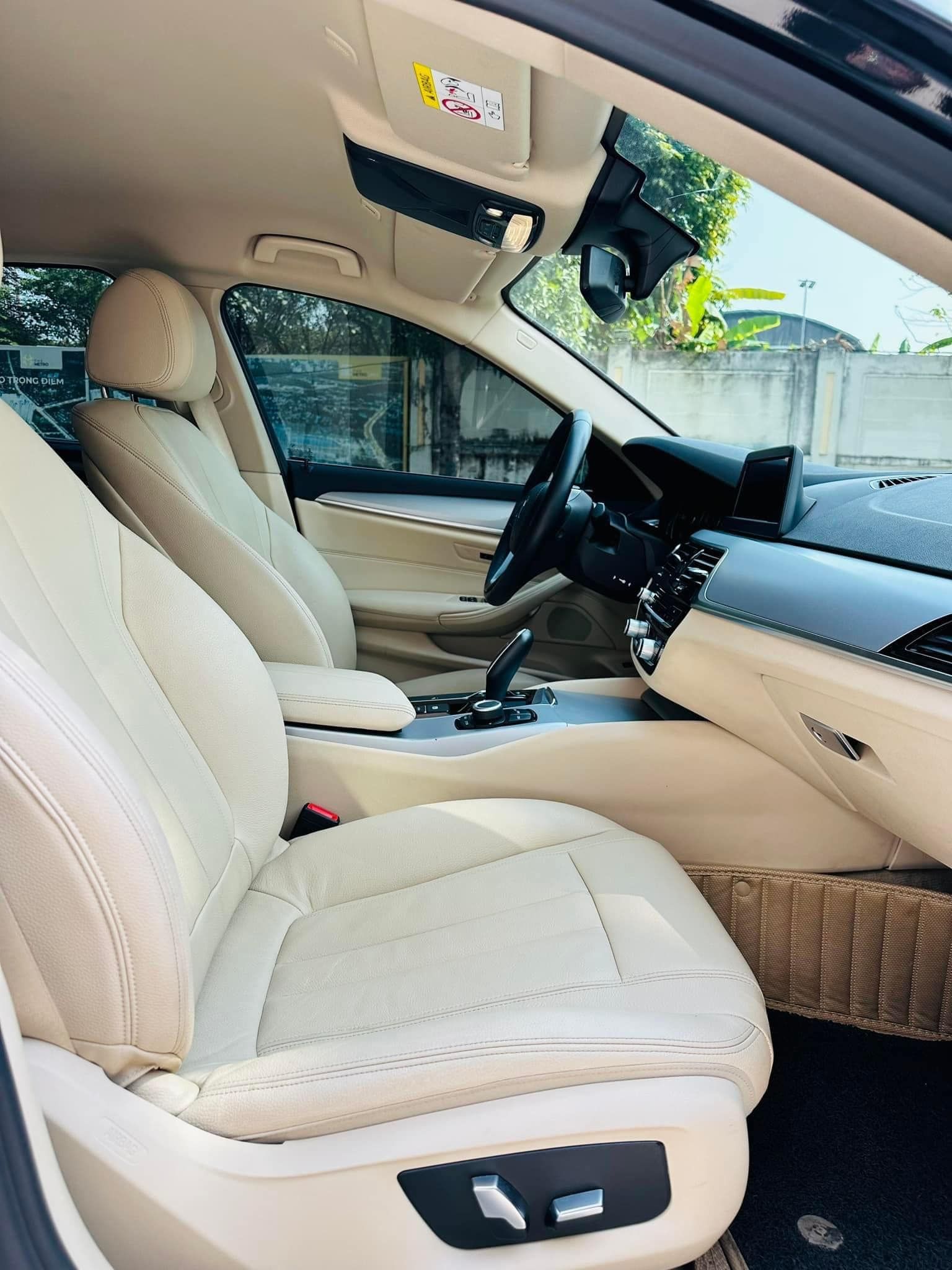 BMW 520i 2018 - Xe màu đen