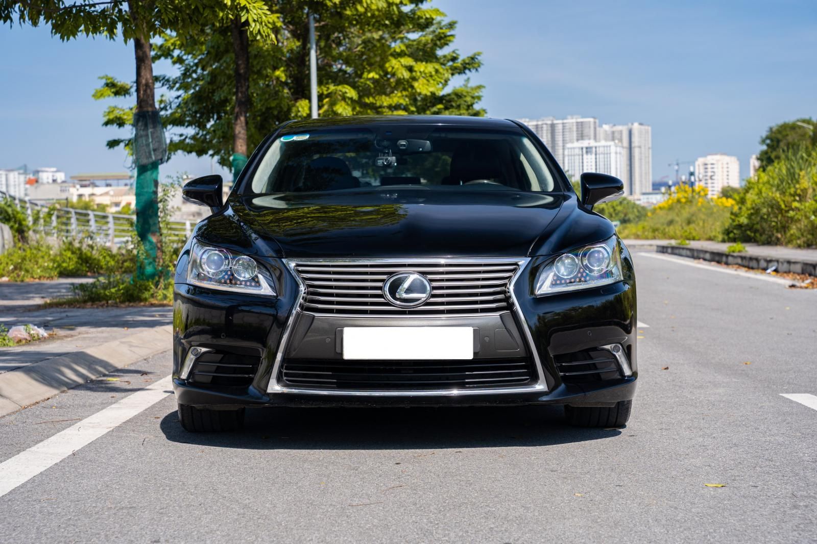 Lexus LS 460 2015 - Biển thành phố